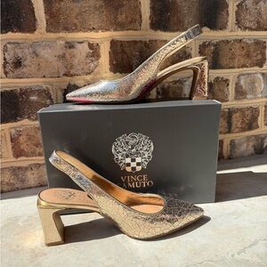 NEVER WORN Vince Camuto Metallic Gold Slingback Pumps